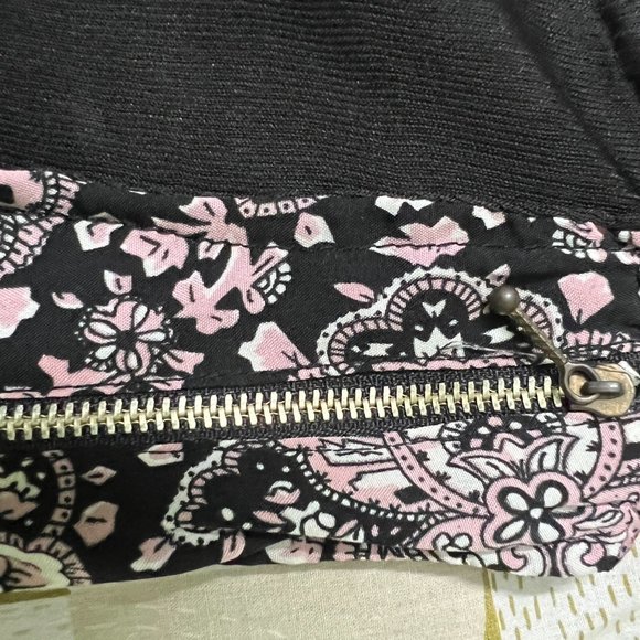 [NWOT] Chic Printed Black Sleeveless Top with attachable sleeves. - Picture 5 of 6